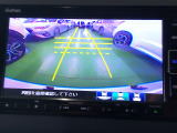 バックカメラの画像です。ガイドラインがスムースな車庫入れをサポートいたします。車庫入れの安心感がアップしますね。