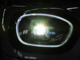 LEDオートヘッドライト&フォグライトを搭載しております。前方を明るく照らし夜間走行時に非常に重宝いたします。