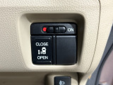 片側電動スライドドア!!荷物で手が塞がる時など簡単にドアの開閉が出来ます!何より力いらずで開閉OK!女性やお年寄りにも優しい♪電動機能はOFFにもできますから元気なお子様の駆け出しも安心!