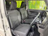 運転席シート廻りは使用感も少なく、良好な状態となっています。前オーナー様が丁寧に使っていたことがよくわかりますね。