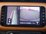 【インテリジェントアラウンドビュ-モニタ-】駐車中のクルマを、上空から見下ろしているかのような映像にして表示します。ひと目で周囲の状況がわかるため、スムースに駐車できます。