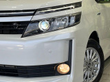【LEDヘッドライト】悪天候や夜間走行時も良好な視界を確保し安心して運転できる高輝度LEDヘッドライトを装備!点灯速度が早く、消費電力も抑えられています。