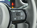 ◆アダプティブクルーズコントロール◆予め設定した車速内でクルマが自動的に加減速。前走車との適切な車間距離を維持しながら追従走行します。【LKAS】車線維持支援システムでステアリング操作を支援。