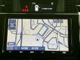 見やすい地図表示で、目的地までスムーズに案内。渋滞情報もリアルタイムで確認でき、効率的なルートを選択できます。長距離ドライブも安心。