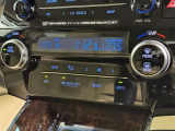 左右独立温度コントロールフルオートエアコンです。運転席、助手席それぞれで独立して温度設定ができます。冷え性の方が乗っても安心ですね♪