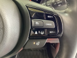 ハンドルにHondaセンシング系のクルーズコントロールやレーンキープアシストなどのスイッチが装備されています。ハンドルから手を離さず安全に操作できます。