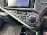 オートエアコンを装備。車内温度を感知して自動で温度調節をしてくれるのでいつでも快適な車内空間を作り上げます。
