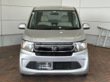 当社の車両には『安心して車選びをしていただくために』お支払い総額を表示しております。税金、自賠責保険料、登録費用、リサイクル料金が含まれており、県内登録及び届出で店頭納車の場合になります。