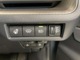 対向車がいないとき、見通しの悪い道路は暗くて怖いですよね。。。こちらのクルマはオートマチックハイビーム搭載です!対向車の有無で自動でハイ・ロウビームに切り替えます。