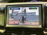 停車中にテレビや映像を楽しめるので、待ち時間も快適に過ごせます。家族でのドライブに最適です。