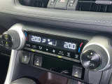 【オートエアコン】お好みの温度に設定して頂くと、車内の温度を自動調整♪快適にクルマの中を過ごして頂けます。
