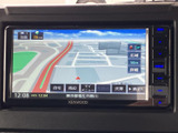 見やすい地図表示で、目的地への道案内をスムーズに行います。スムーズなナビゲーションで、初めての場所でも安心です。