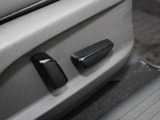 運転席パワーシート装備です。