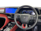 運転席まわりです。 各操作スイッチは使いやすい位置に配置されてます。