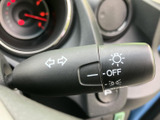 操作しやすいウインカーレバーで、安全な車線変更をサポートします。直感的に操作できるので、運転に集中できます。
