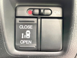 【パワースライドドア】スマートキーや運転席のスイッチでスライドドアの開閉が可能♪電動だから力を入れてドアを開ける必要が無く、小さいお子様でも、重い荷物を持っている時もラクに開け閉めできます♪