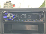 落ち着いた色合いのパネルに、使いやすいオーディオが搭載されています。ドライブをより快適にする、お好みの音楽を楽しめますね。操作も直感的に行えます。