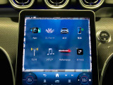 新しくなったセンターコンソールはスマートフォンを操作するような感覚でナビから車両の設定までが可能です。