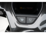 アドバンスト パーク付きです。カメラやソナーによって、周囲を監視しながら駐車を支援。障害物を検知した場合には警報を鳴らし、ブレーキ制御を行うことで接触回避を支援します。