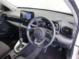 高いホールド性で運転姿勢が安定します。長距離ドライブでも疲れにくいのが魅力です。快適なドライビングライフをお送りください♪