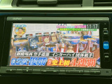 停車中にテレビや映像を楽しめます。休憩時間や待ち時間に、リラックスした時間を過ごせるのが魅力です。