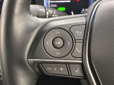 運転中、オーディオの操作をしてて、ハッとしたことはありませんか?ステアリングスイッチは、運転中でもハンドルでオーディオの操作が可能です。安全なドライブをサポートします。