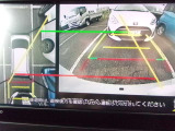 パノラミックビューモニター&バックモニター♪車両の前後左右に搭載した4つのカメラの映像を合成し、車を真上から見ているような映像を表示♪