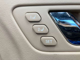 【運転席ポジションメモリー付パワーシート】ワンタッチで記憶させていたシートの前後・リクライニングはもちろんシートリフターも備えます☆快適なドライブをお楽しみ下さい♪