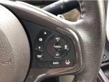 【アダプティブ・クルーズ・コントロール】予め設定した車速内でクルマが自動的に加減速。 前走車との適切な車間距離を維持しながら追従走行し、高速道路でのドライバーの疲労を軽減。「安全」をお求めください。