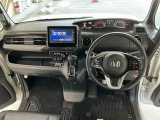 【前方視界】開放的な前方視界!運転がしやすく疲れにくいです♪窓が大きく、見通しがとっても良いおクルマですよ♪