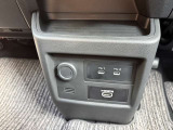 センターには小物入れやUSB充電、HDMIも付いてます!