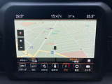 タッチスクリーンをタップするかスワイプするだけですべての機能を呼び出せます。Apple CarPlayおよびAndroid Autoに対応しスマートフォンとのシームレスな 連携も実現。さらに、USBポートを標準装備しています。