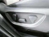 【電動シート】運転席シートの位置調整はスイッチ操作だけ!微調整もできますよ。
