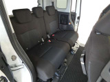 ゆとりある広々とした車内空間は、ドライブを始め買い物やレジャーなど、幅広く活躍します。一人でもみんなとでもお出かけを楽しみましょう!