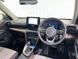 運転席まわりです。 各操作スイッチは使いやすい位置に配置されてます。