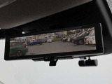 車両後方を映し出します・スマートルームミラー装備です。