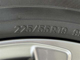タイヤサイズは【225/55R19】