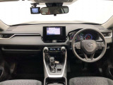 シンプルながら機能性あふれる運転席廻りです。視界性もよく、運転しやすいですよ。
