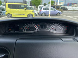 視認性の高いメーターパネルは、運転に必要な情報を的確にドライバーに伝えます。落ち着いたデザインで、運転に集中できます。