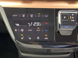 オートエアコン搭載車です。風量を自動で調節します。
