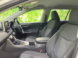 運転に必要な情報は全て見やすく配置されています。直感的な操作性で、スムーズな運転をサポートします。