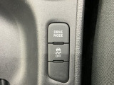 バックカメラ付きで後方の確認も安心です!スムーズな駐車・車庫入れをサポートいたします!