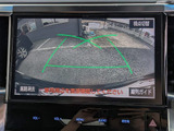 ギアをバックに入れると自動的に切り替わる優れものです。鮮明なカメラ画像にて車庫入れをサポートしてくれます。