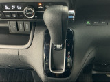 オートマチックシフトレバーは、手になじみ操作しやすい形状で安全運転にもつながります♪