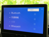 お好みの音楽をクリアな音質で楽しめるオーディオシステム。様々なソースに対応し、車内でのエンターテインメントを充実させてくれます。