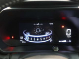 とっても見やすいメーターです。夜間時はラグジュアリーな気分にさせてくれる照明が魅力ですので、夜のドライブも楽しみになりますよ♪