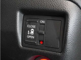 ◆片側電動スライドドア◆狭い駐車場でも乗り降りが楽々♪お子様が隣の車にドアを当ててしまう心配もございません!小さなお子様連れの方もこれで安心。