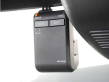 ◆ドライブレコーダー◆映像・音声などを記録する自動車用の装置です。 もしもの事故の際の記録はもちろん、旅行の際の思い出としてドライブの映像を楽しむことができます。