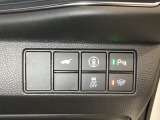 ハンドルの右側にHondaセンシング用のメインスイッチとパワーテールゲートスイッチがついています。パワーテールゲートスイッチは車内からでもテールゲートの開け閉めを電動でできます。