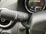 雨天時でもクリアな視界を確保できるワイパーレバー。操作も簡単で、運転に集中できます。オート機能で、状況に応じた最適な拭き取りを行います。